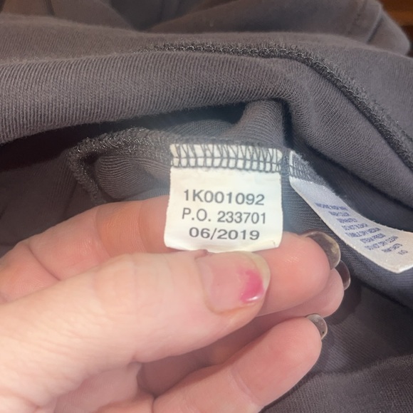 Vineyard Vines Men’s 1/4 zip pullover. Gray with black whale logo. Large - Picture 8 of 9